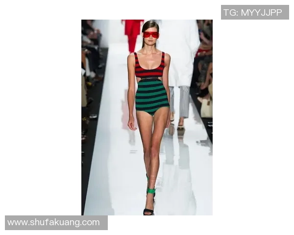 夏日清凉穿搭必备，泳装风格让你畅享海滩时光，展现自信与魅力